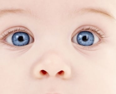 Гноятся глаза у новорожденного