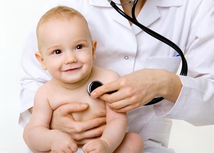 Прием младенца у врача