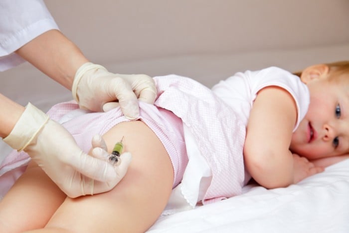 вакцинация младенца