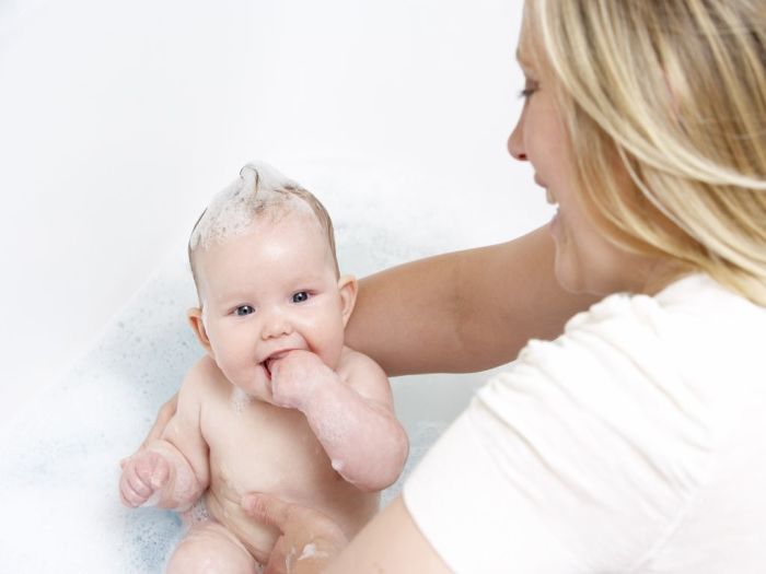 как правильно подмывать новорожденного 
