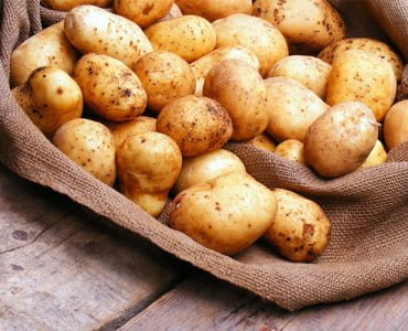 картофель в мешке
