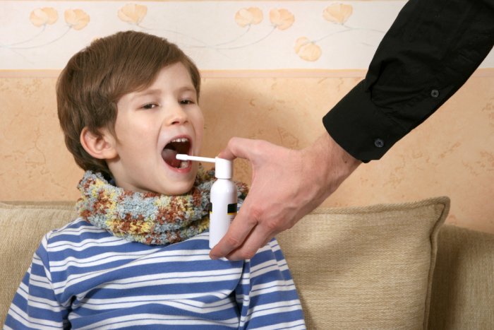 спрей для лечения горла ребенка