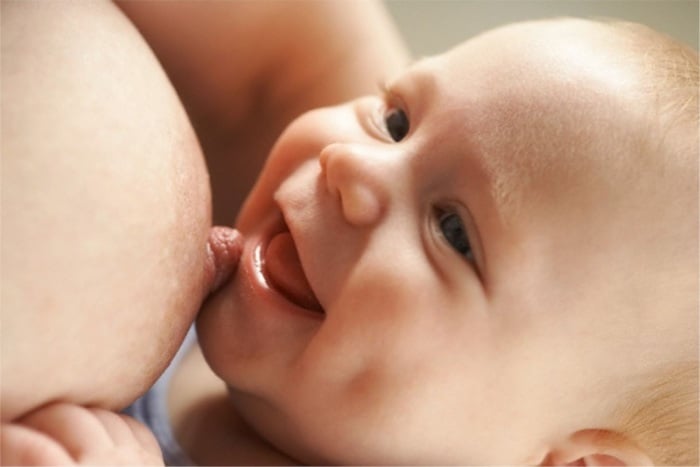 прикладывание малыша к груди