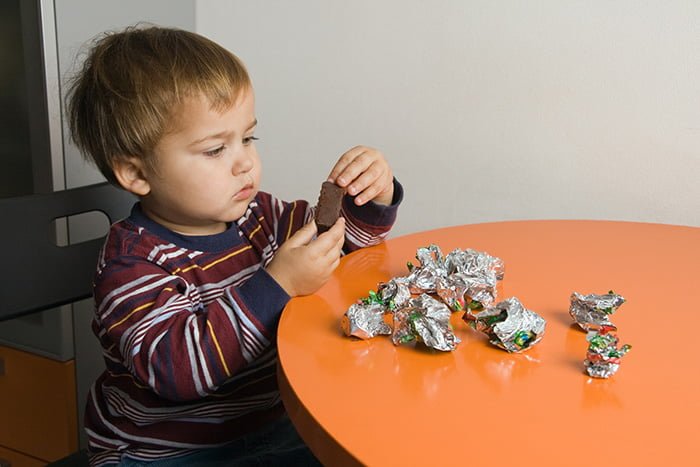 конфеты в рационе ребенка