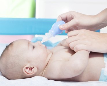 чистка носа новорожденного