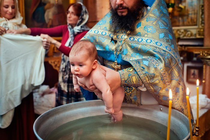 крещение грудничка в церкви 