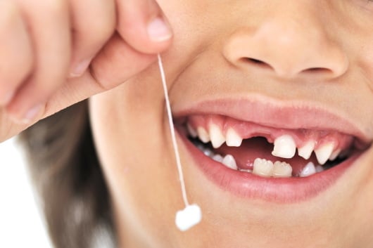 Когда начинают меняться молочные зубы у детей