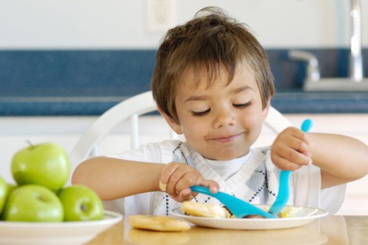 Чем накормить ребенка на завтрак