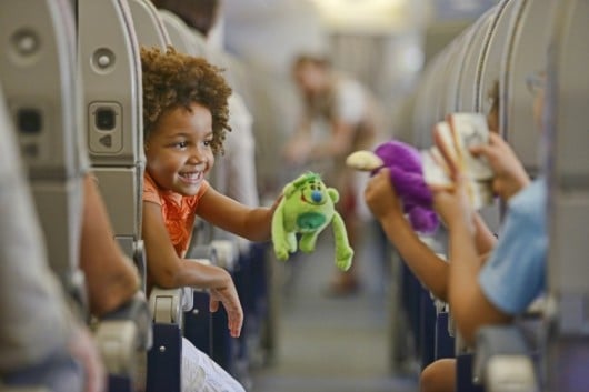 Что взять в самолет для ребенка